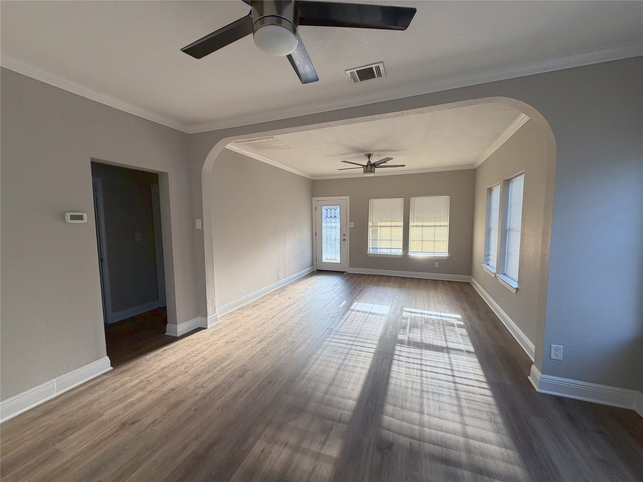 716 74th Street Houston, TX 77011 - Photo 4 of 13
