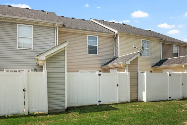 a view of a house with backyard