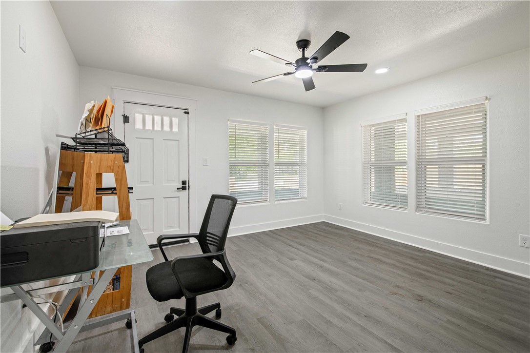 902 Post Oak Street Hearne, TX 77859 - Photo 16 of 20