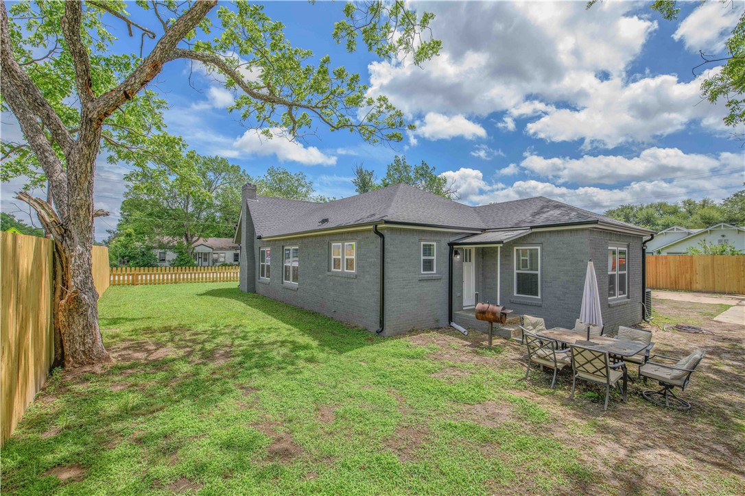 902 Post Oak Street Hearne, TX 77859 - Photo 19 of 20