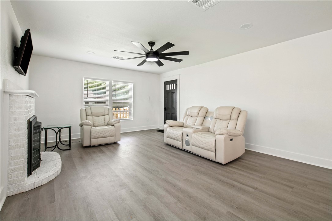 902 Post Oak Street Hearne, TX 77859 - Photo 5 of 20