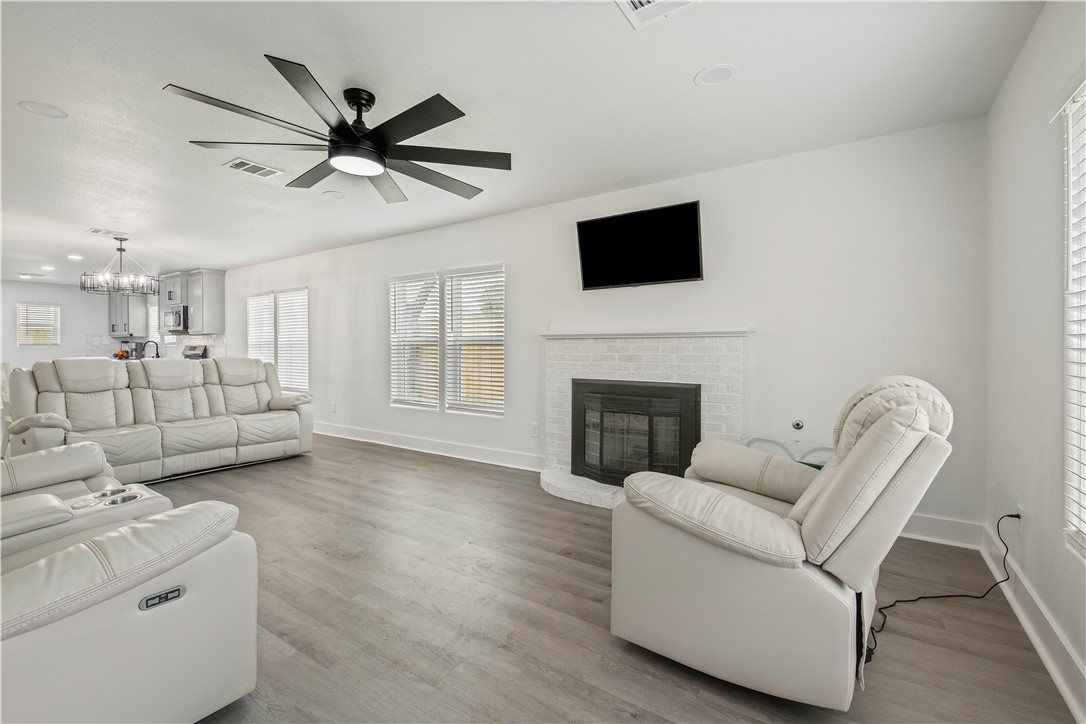 902 Post Oak Street Hearne, TX 77859 - Photo 6 of 20