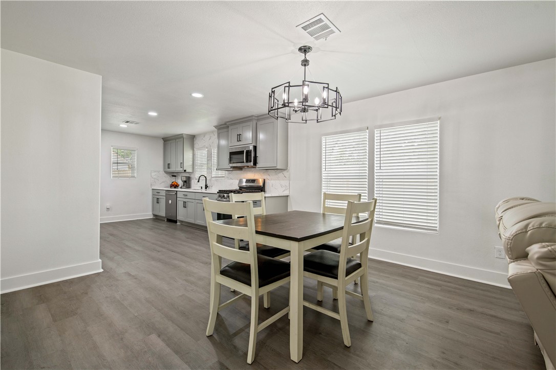 902 Post Oak Street Hearne, TX 77859 - Photo 7 of 20