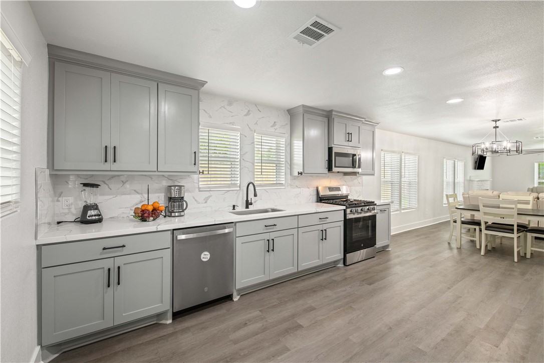 902 Post Oak Street Hearne, TX 77859 - Photo 9 of 20