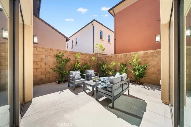 $2,060,000 | 121 Tall Reed, Irvine, CA 92618