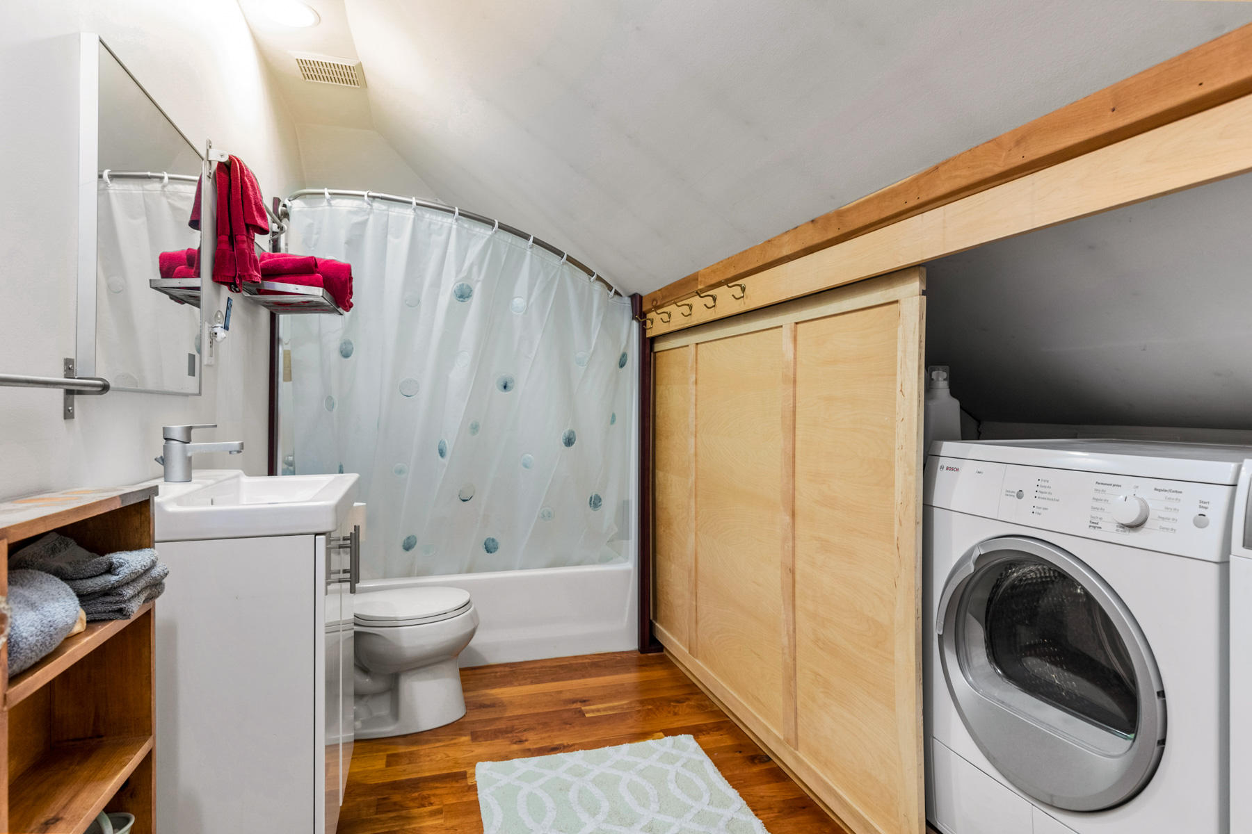 65 Rogers Road Kittery, ME 03904 - Photo 21 of 45 Second Floor Full Bathroom with Laundry