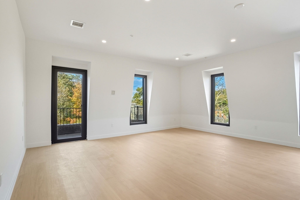 22 High Street, Unit PH11 Boston, MA 02122 - Photo 5 of 24