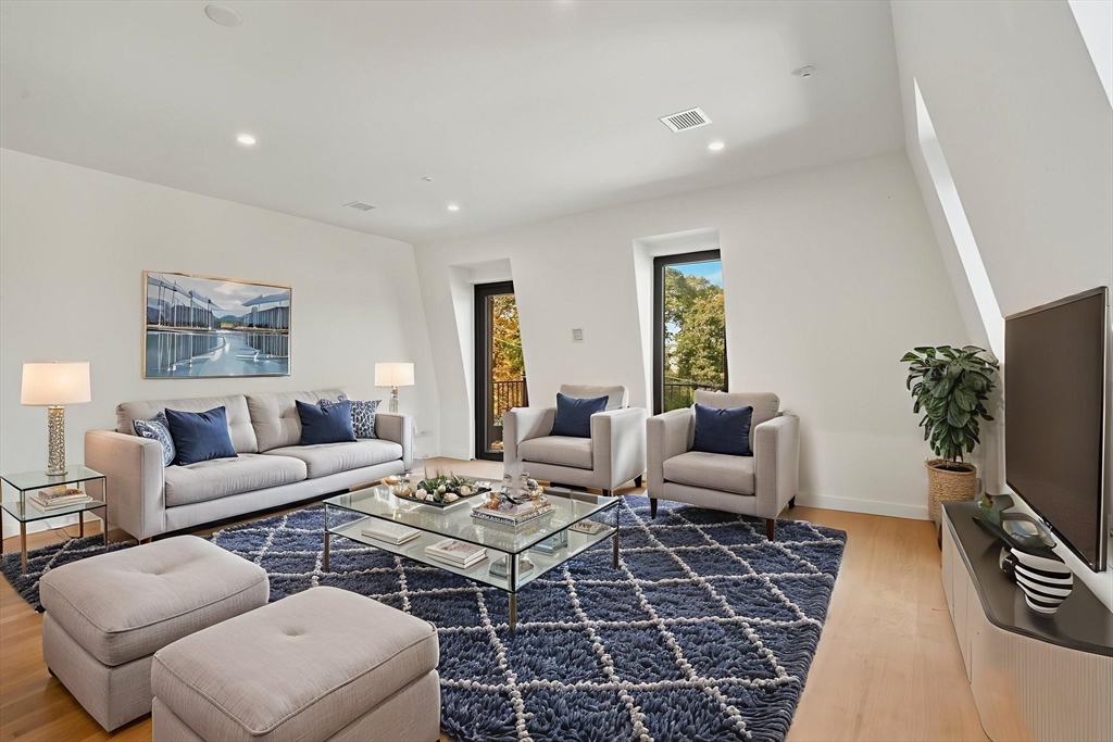 22 High Street, Unit PH11 Boston, MA 02122 - Photo 8 of 24