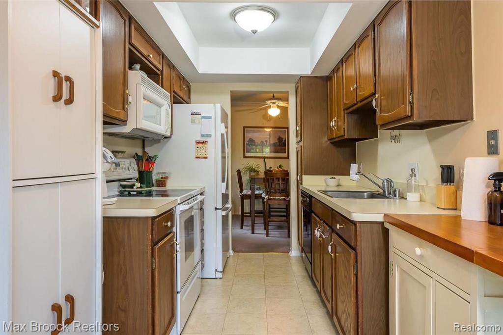 2844 Trailwood Drive Rochester Hills, MI 48309 - Photo 7 of 31