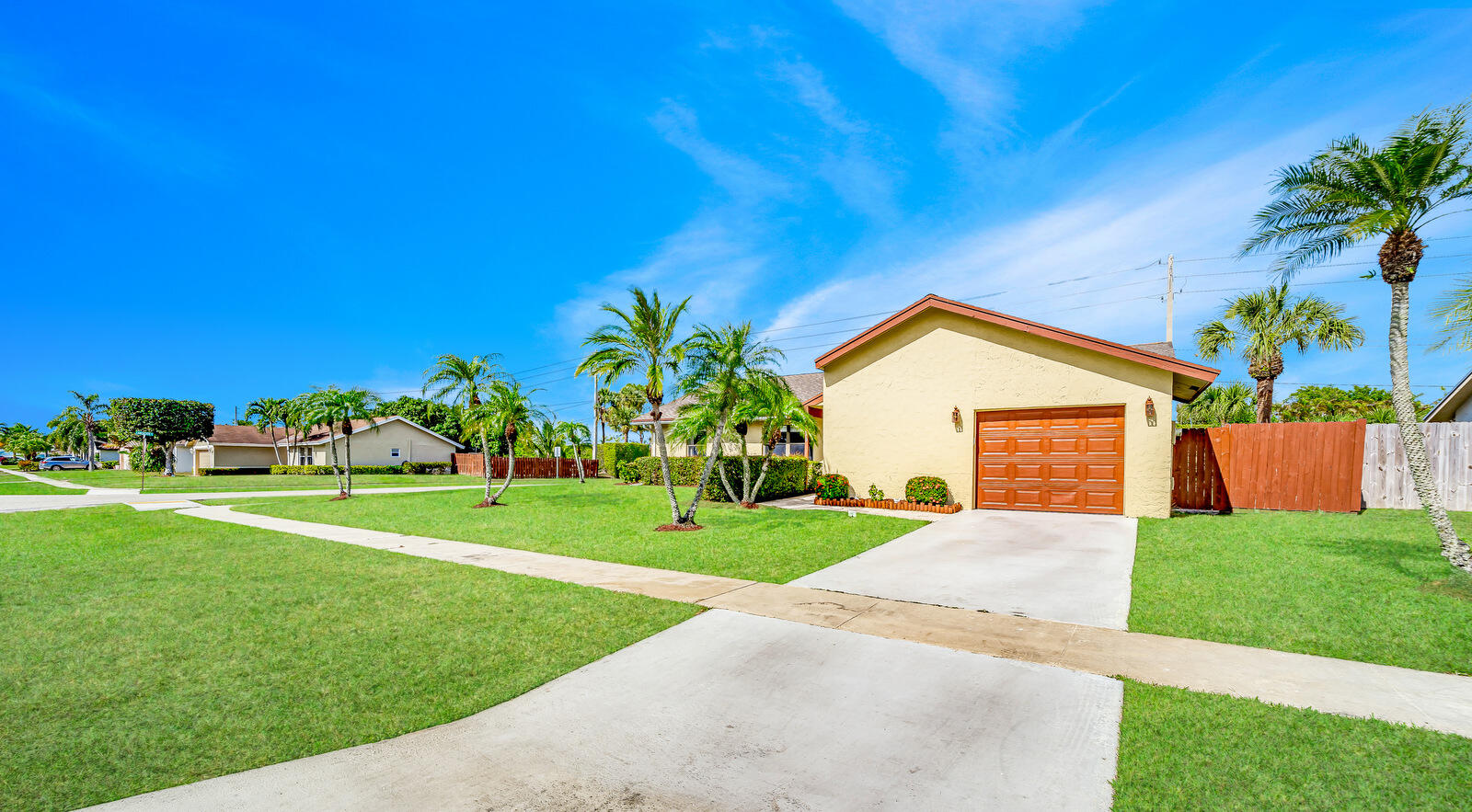9669 Lancaster Place Boca Raton, FL 33434 - Photo 3 of 70 GARAGE