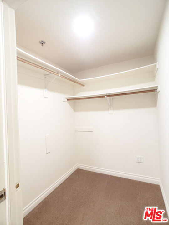 962 Gramercy Drive, Unit 102 Los Angeles, CA 90019 - Photo 9 of 20 a view of small space