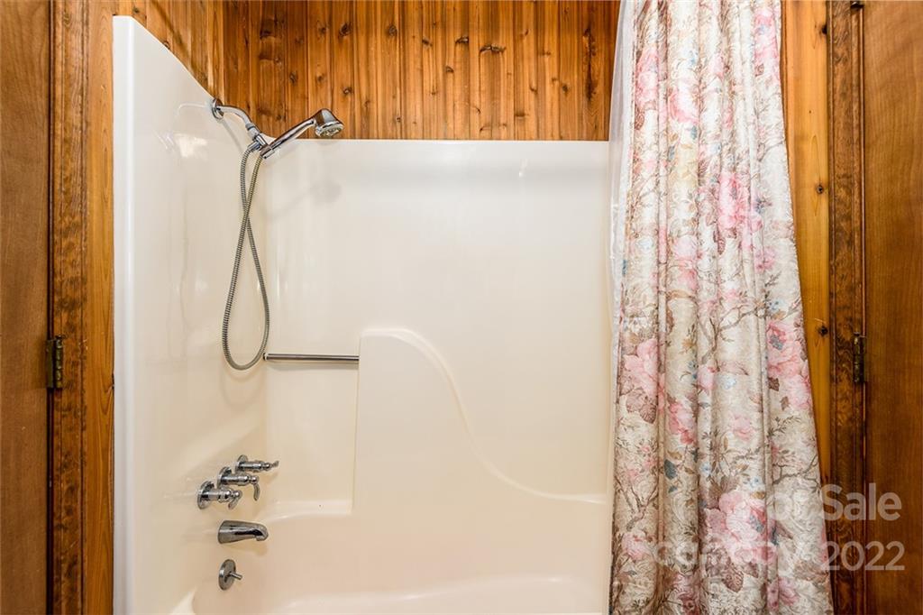 6199 Timberlane Terrace Hickory, NC 28601 - Photo 17 of 20 a bathroom with a shower