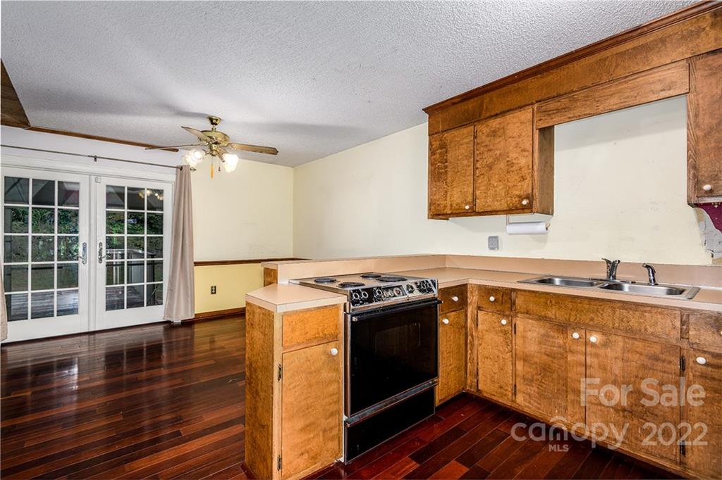 6199 Timberlane Terrace Hickory, NC 28601 - Photo 5 of 20 a kitchen with stainless steel appliances granite countertop a stove and a sink