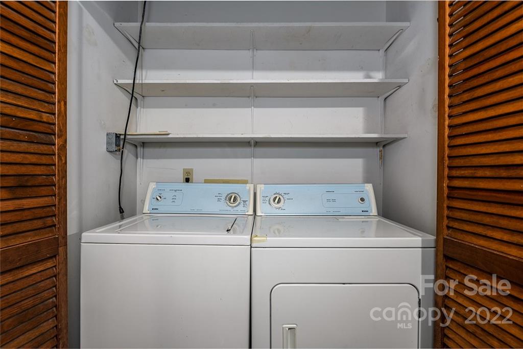 6199 Timberlane Terrace Hickory, NC 28601 - Photo 7 of 20 a utility room with dryer and washer