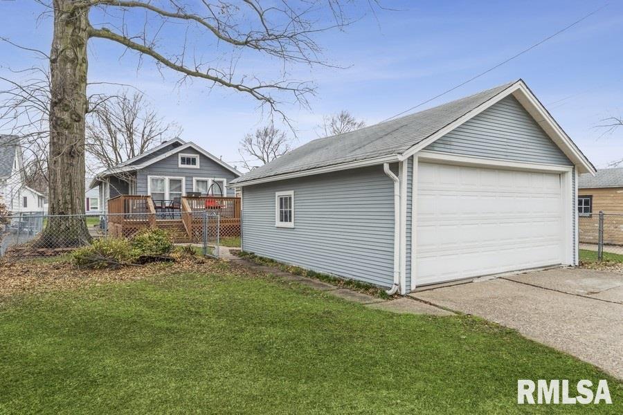 2444 33rd Street Moline, IL 61265 - Photo 3 of 15 Gallery Image 3