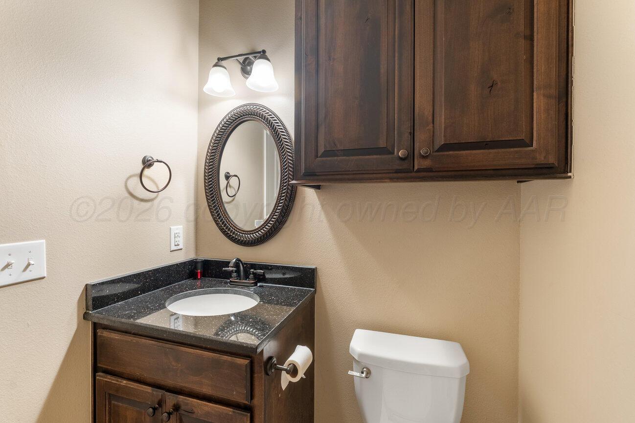 7400 Rochester Drive Amarillo, TX 79118 - Photo 37 of 53 Powder Room