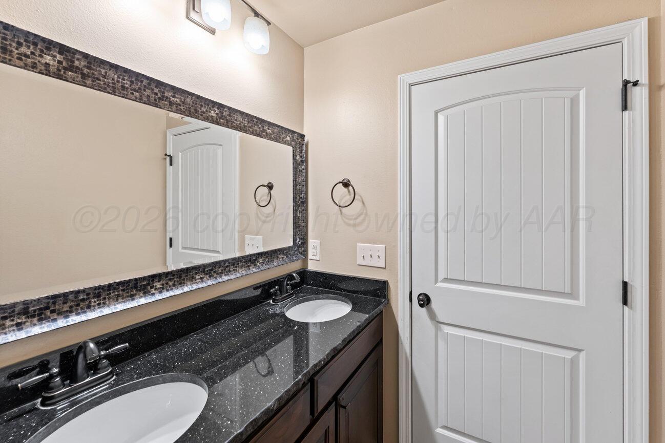 7400 Rochester Drive Amarillo, TX 79118 - Photo 41 of 53 Main Bath /Upstairs_-3