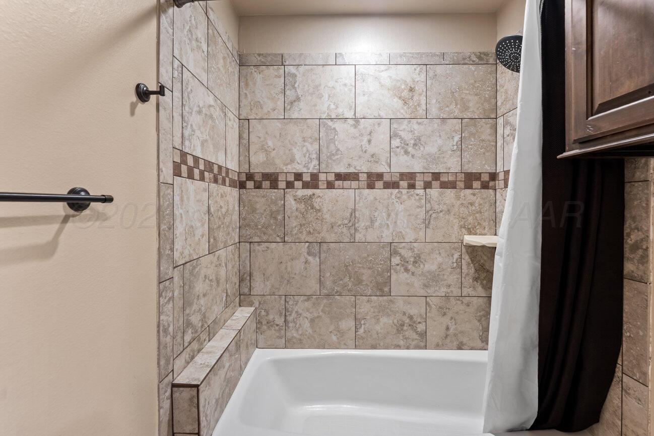 7400 Rochester Drive Amarillo, TX 79118 - Photo 42 of 53 Main Bath /Upstairs_-2