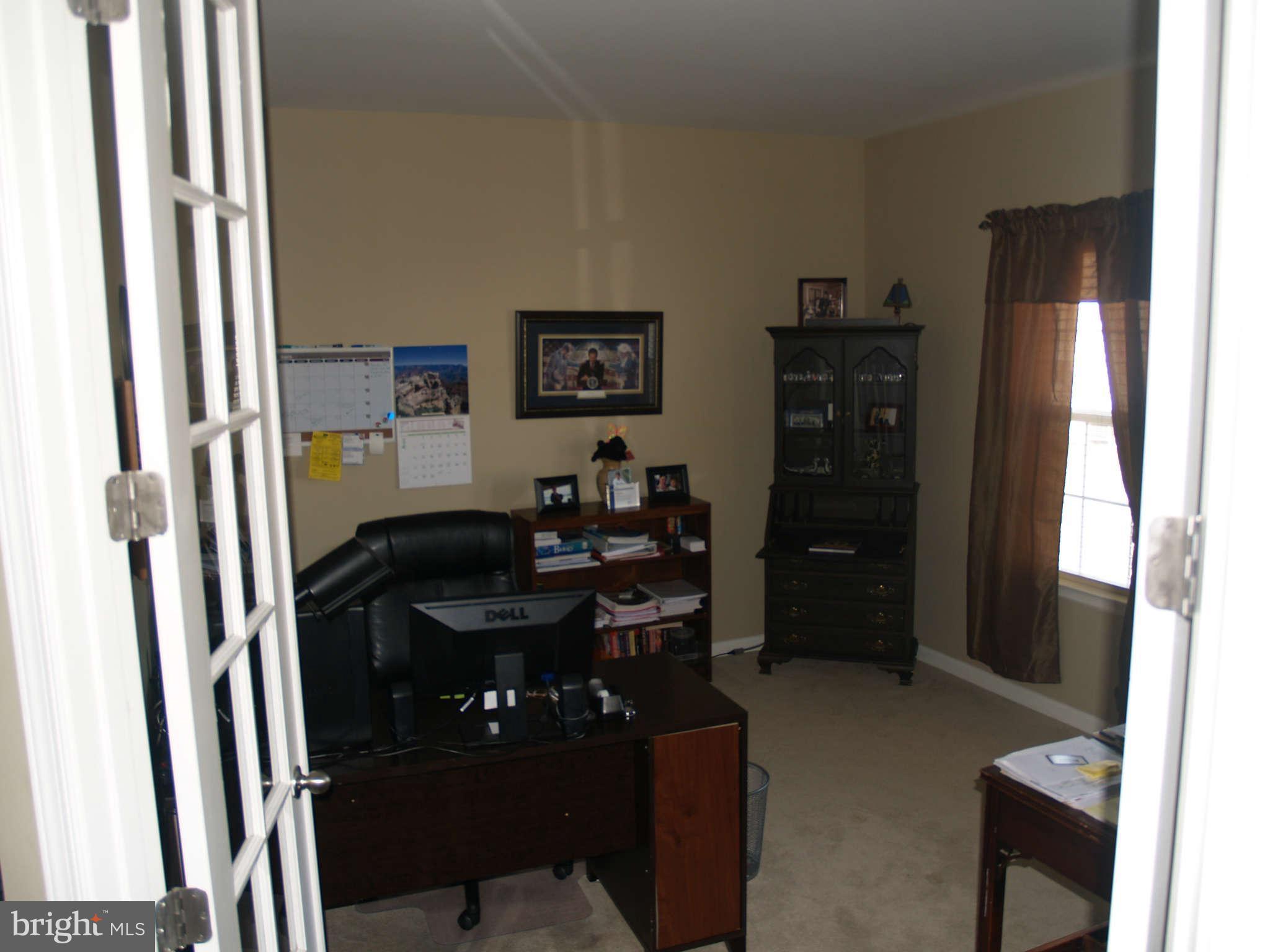 413 Woodrow Road Winchester, VA 22602 - Photo 15 of 25 office library