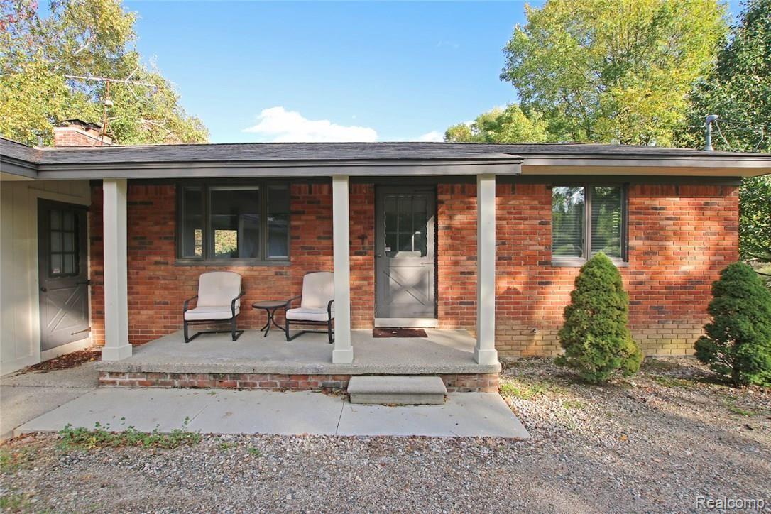 3900 Allen Road Ortonville, MI 48462 - Photo 3 of 55 3) Entrance.jpg