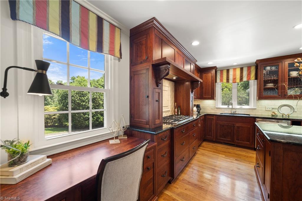 1015 Greenhurst Road Winston-Salem, NC 27104 - Photo 8 of 48