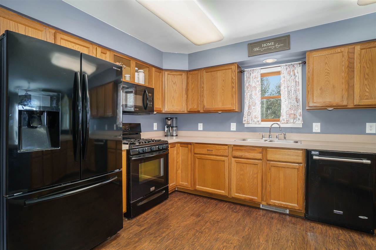 819 Carlisle Road Traverse City, MI 49696 - Photo 9 of 33 1884097-8.JPG