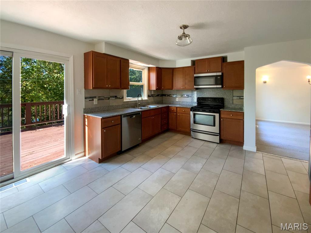 4642 Theiss Road St. Louis, MO 63128 - Photo 6 of 23