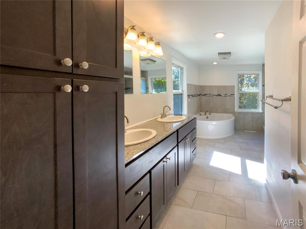 4642 Theiss Road St. Louis, MO 63128 - Photo 7 of 23