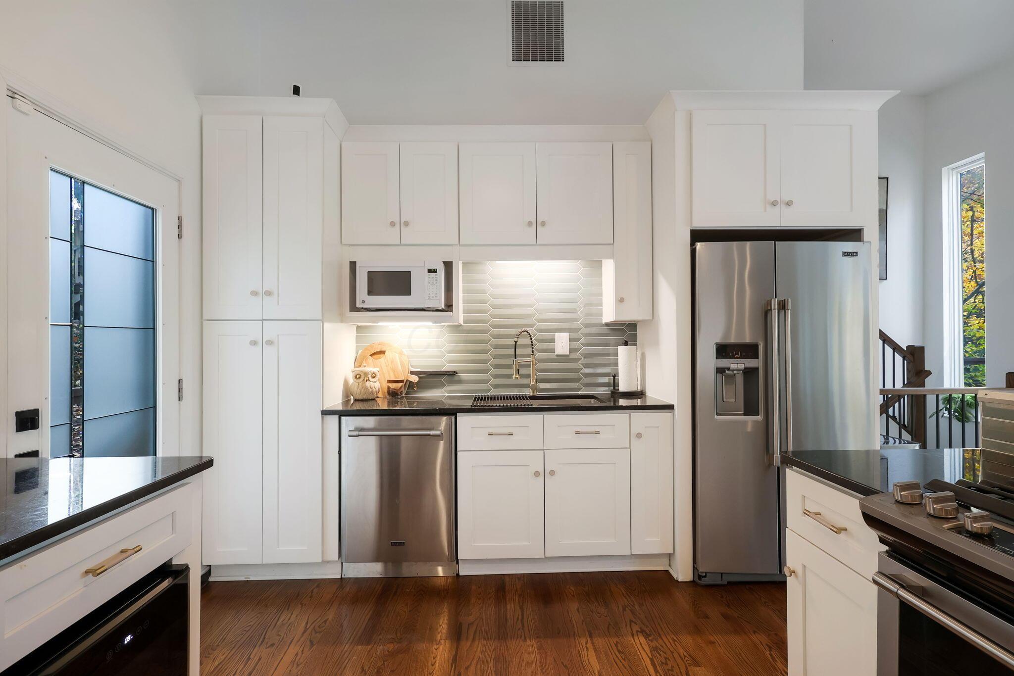 349 East Cooke Road Columbus, OH 43214 - Photo 11 of 78 Kitchen