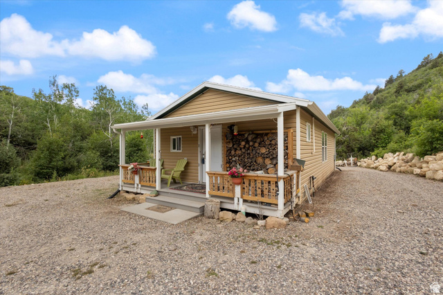 19845 North 14070 (north Fork Rd) Road East, Unit 313 Mount Pleasant, UT 84647 - Photo 16 of 39 View of front of home with gravel driveway and a porch.