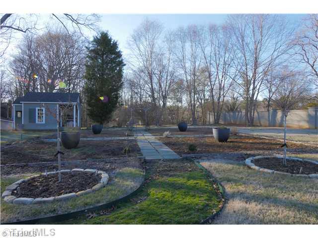 3605 Benchley Road Winston-Salem, NC 27106 - Photo 14 of 16 Yard/Garden.