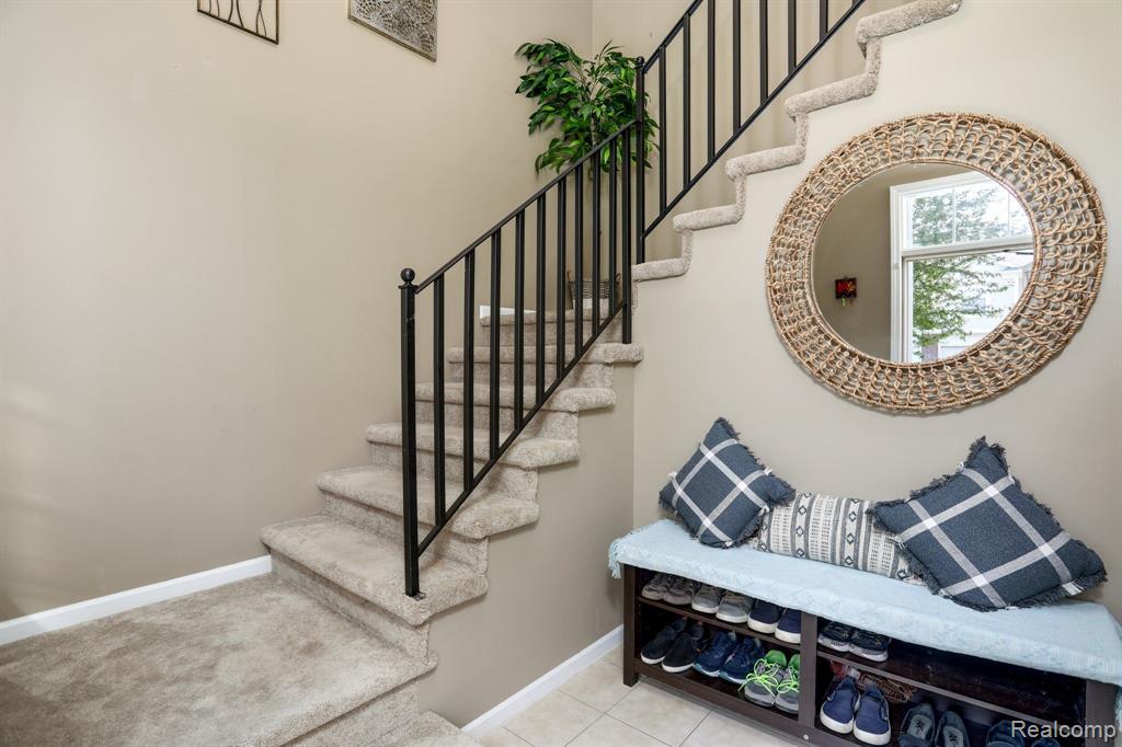 1730 Deepwood Circle Rochester, MI 48307 - Photo 4 of 20