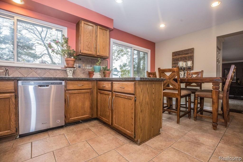 1951 Brookfield Road Rochester Hills, MI 48306 - Photo 6 of 28