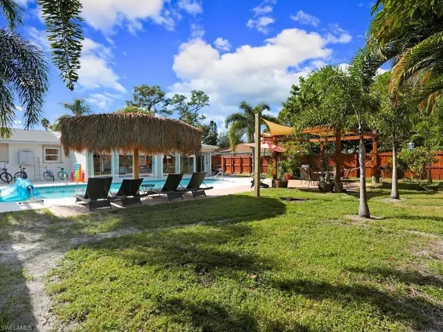 $999,900 | 657 93rd Avenue North, Unit 2, Naples, FL 34108