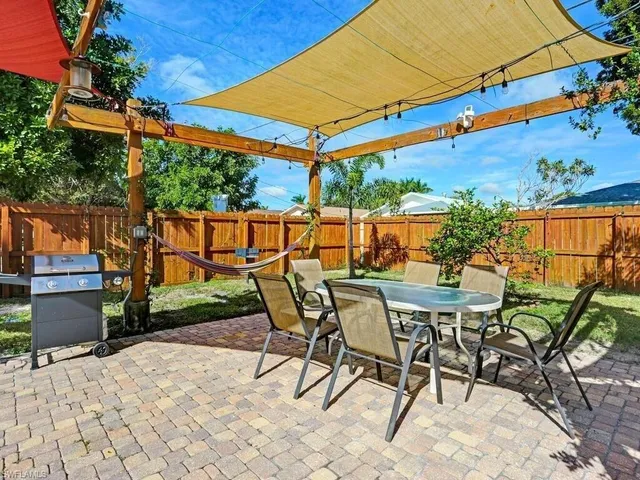 $999,900 | 657 93rd Avenue North, Unit 2, Naples, FL 34108