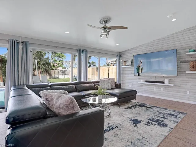 $999,900 | 657 93rd Avenue North, Unit 2, Naples, FL 34108