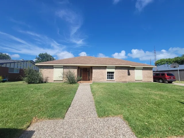 $2,800 | 2626 Beluche Drive, Galveston, TX 77551