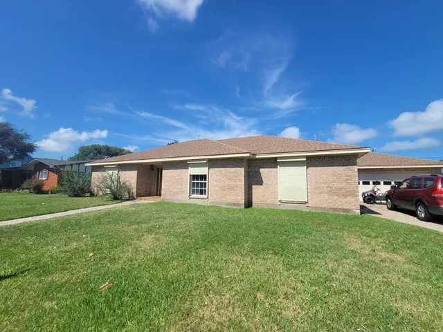 $2,800 | 2626 Beluche Drive, Galveston, TX 77551