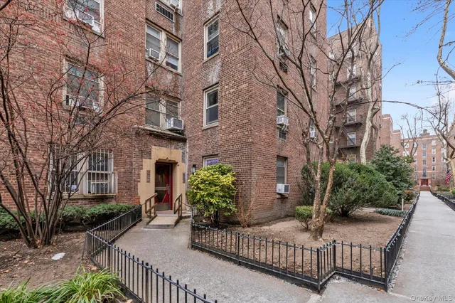 $525,000 | 48-35 43rd Street, Unit 4C | Sunnyside