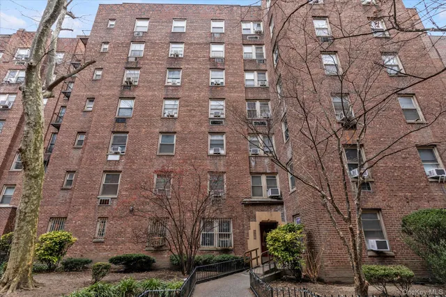 $525,000 | 48-35 43rd Street, Unit 4C | Sunnyside