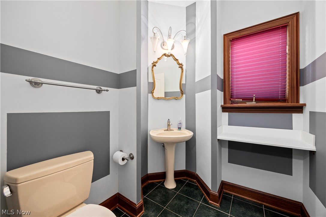 6232 Oak Point Road Lorain, OH 44053 - Photo 8 of 49 Gallery Image 8