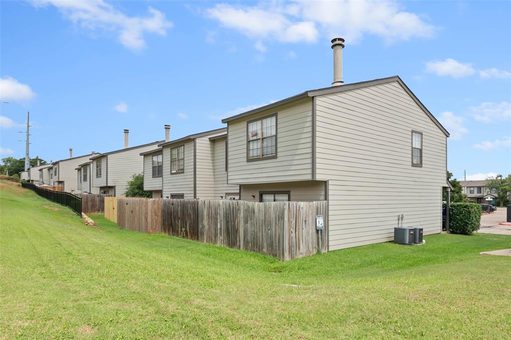 700 West Collins Street Denton, TX 76201 - Photo 34 of 36 Back of unit and private patio