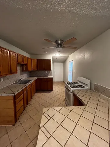$950 | 2403 22nd Place, Lubbock, TX 79411