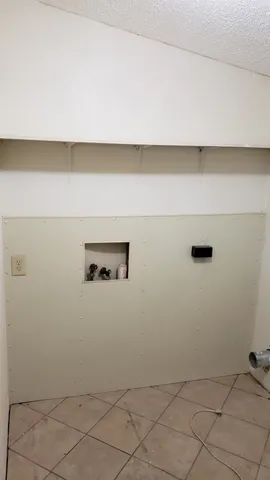 a view of utility room