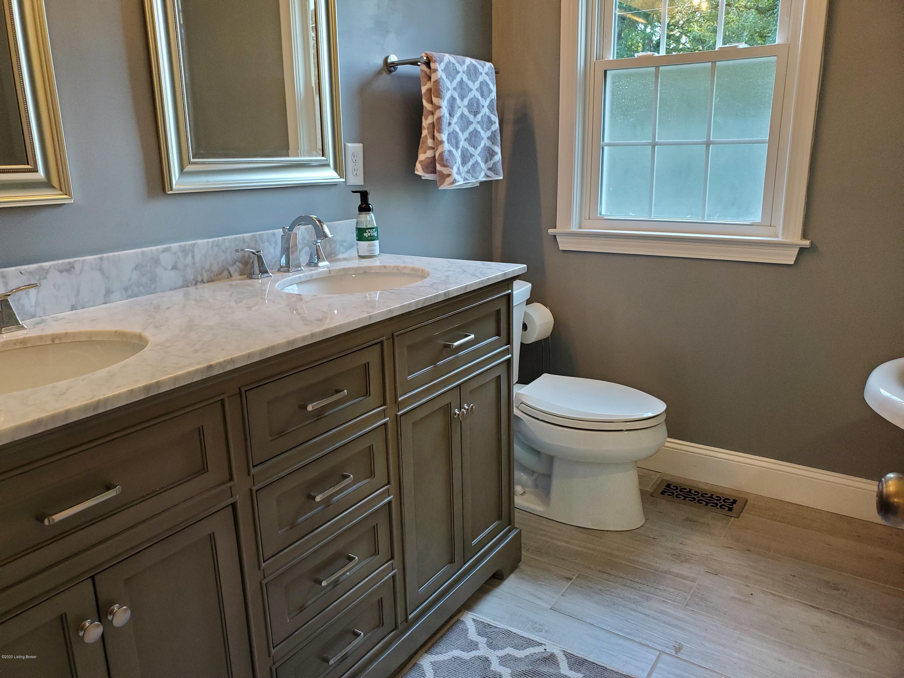 302 Old Farm Road Louisville, KY 40207 - Photo 22 of 33 master double vanity