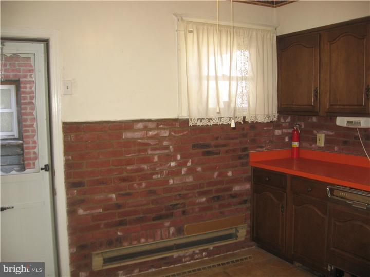 213 Avon Road Upper Darby, PA 19082 - Photo 11 of 20