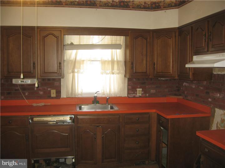 213 Avon Road Upper Darby, PA 19082 - Photo 10 of 20