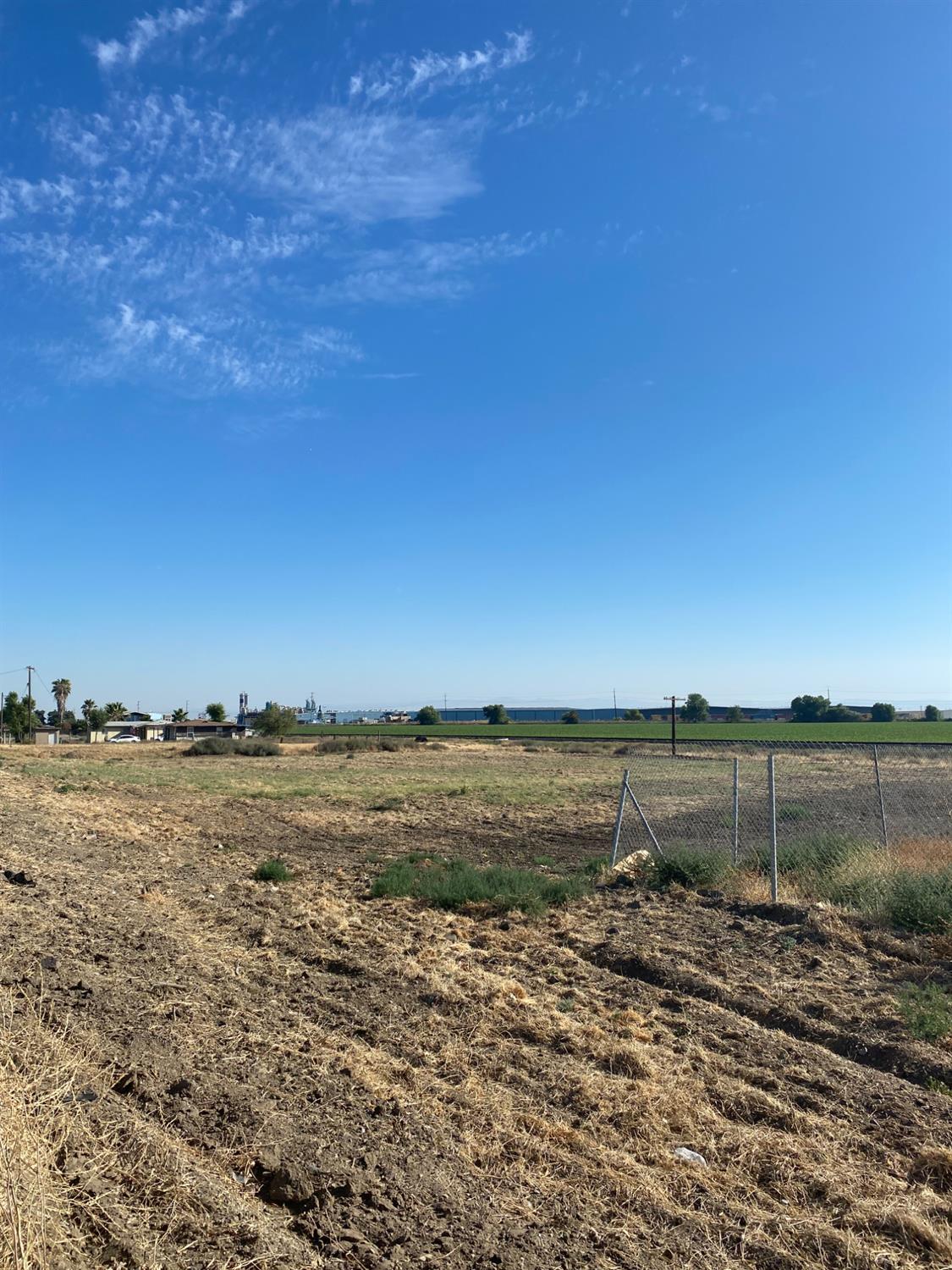 2206 N Street Firebaugh, CA 93622 - Photo 2 of 3 a view of an ocean beach
