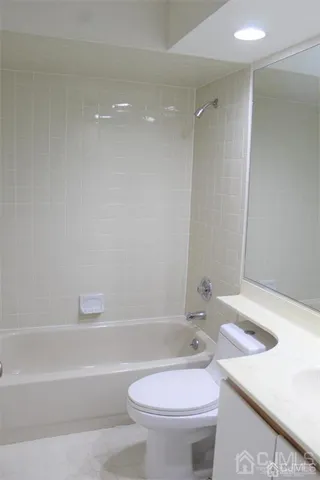 $2,500 | 1003 Woodhaven Drive, Edison, NJ 08817