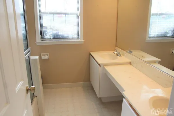 $2,400 | 1003 Woodhaven Drive, Edison, NJ 08817